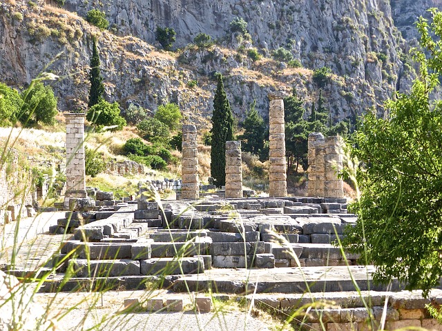 locations to visit in Greece - Delphi