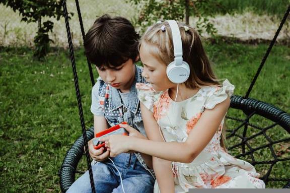 Road trip essentials for kids: kids headphone