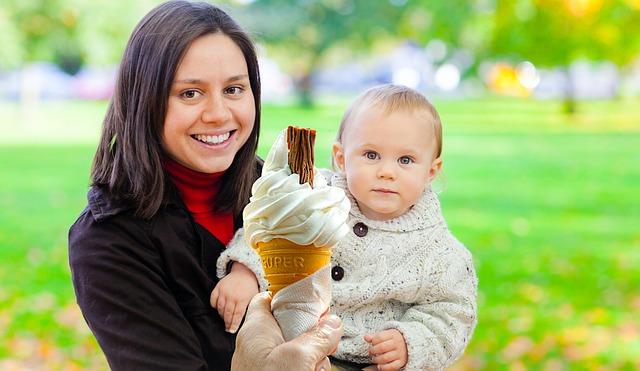 Mother and child having ice cream - Things to do in Fort Lauderdale with kids