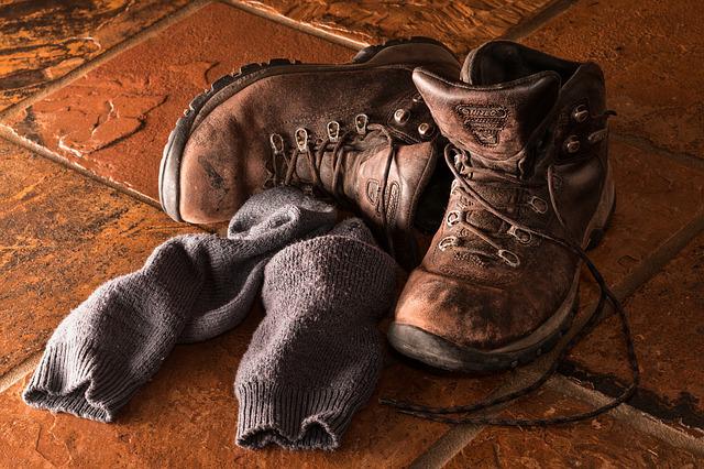 shoes and socks travel packing tips