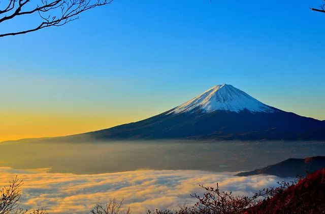 mount Fuji is one of the top places to visit in Japan you should never miss