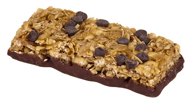 granola bars are some of the breakfast ideas for road trips