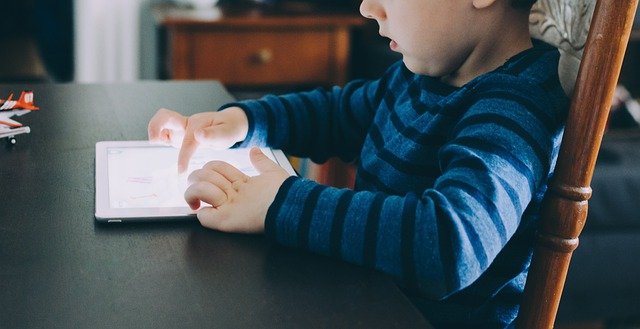 screen time is one of the road trip activities for toddlers